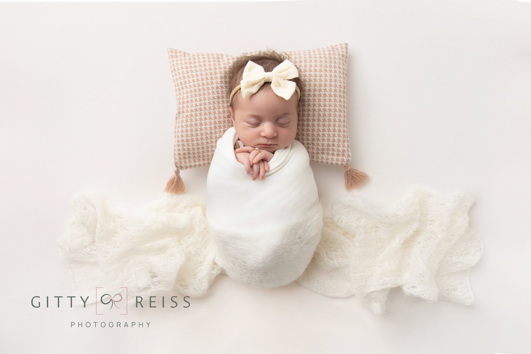 Newborn baby portrait 8 — newborn photography by Gitty Reiss, Boro Park, Brooklyn