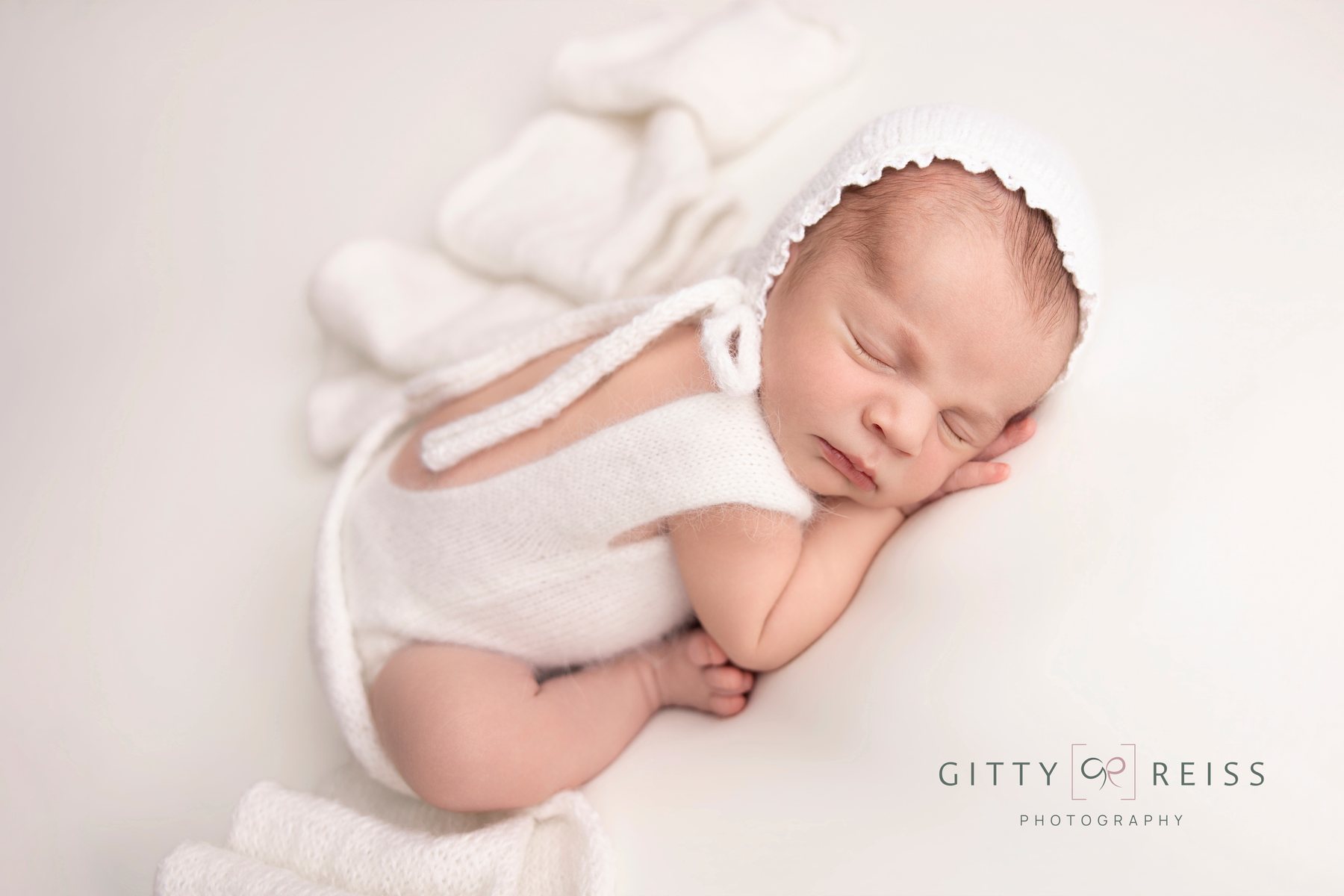 Newborn baby portrait 39 — newborn photography by Gitty Reiss, Boro Park, Brooklyn
