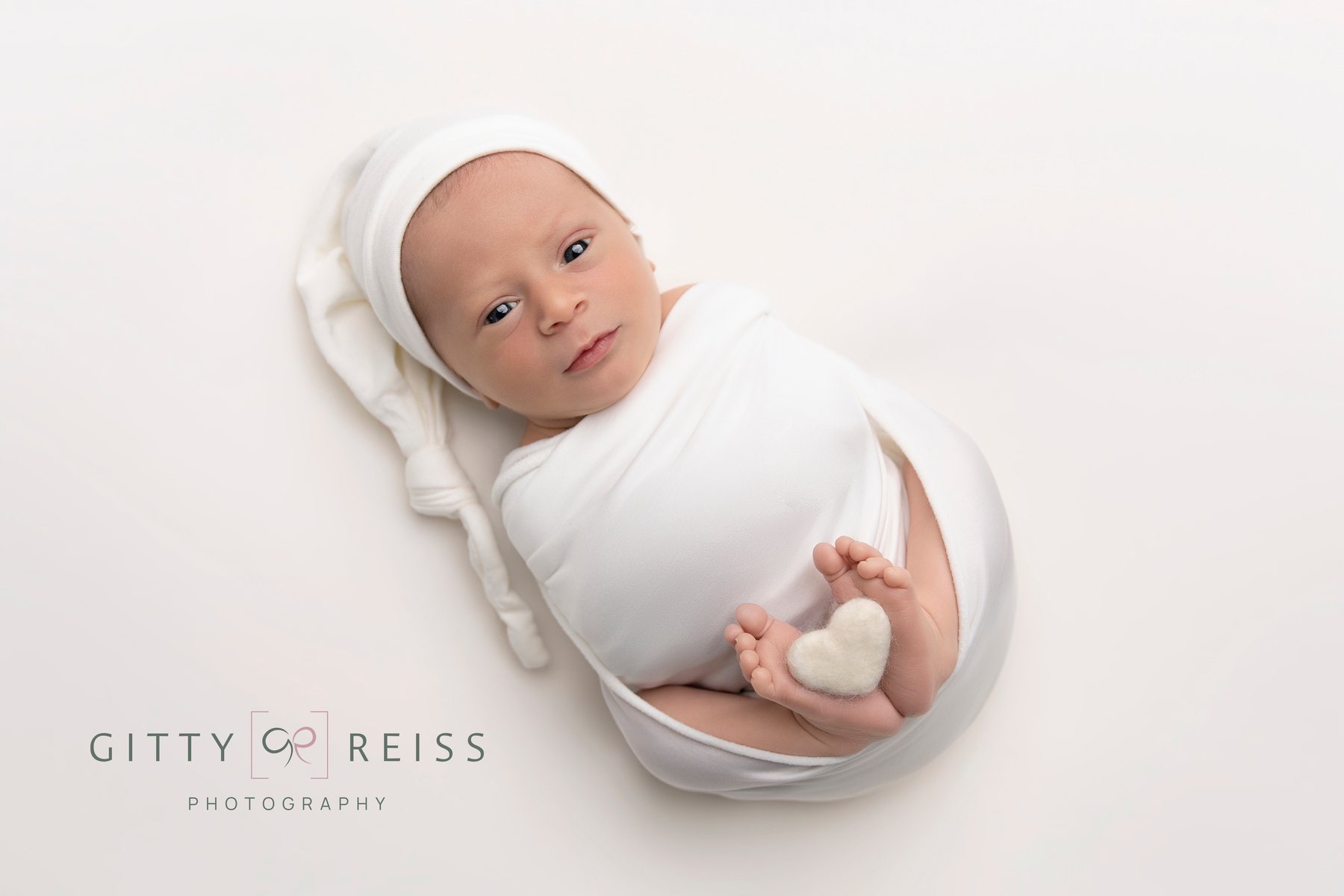 Newborn baby portrait 17 — newborn photography by Gitty Reiss, Boro Park, Brooklyn